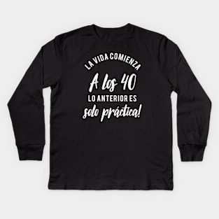 La vida comienza a los 40, lo anterior es solo práctica Kids Long Sleeve T-Shirt